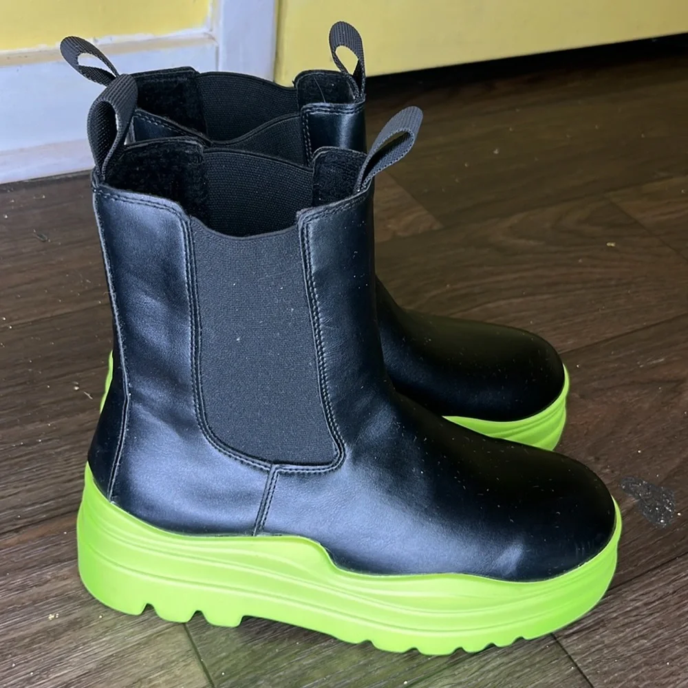 Women Platform Boots - Picture 4 of 6